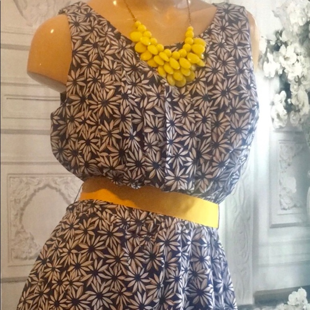 Adorable Olivia Mathews Daisy Dress Large
